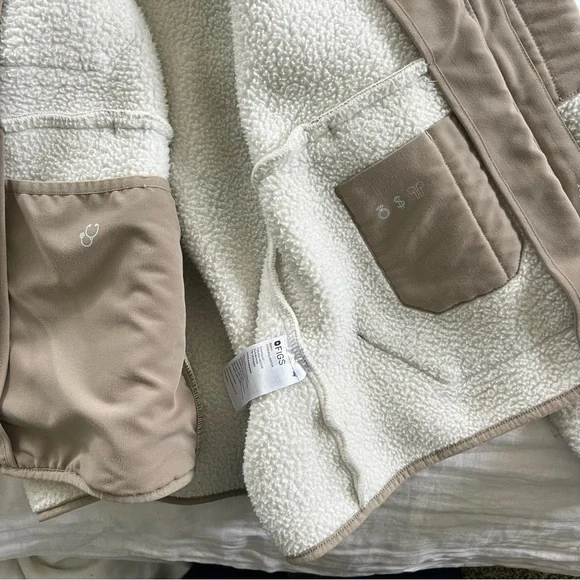 Figs On Shift Sherpa Jacket Cream Fleece Full Zip - Picture 11 of 11